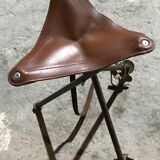 Tabouret tripode pliable
