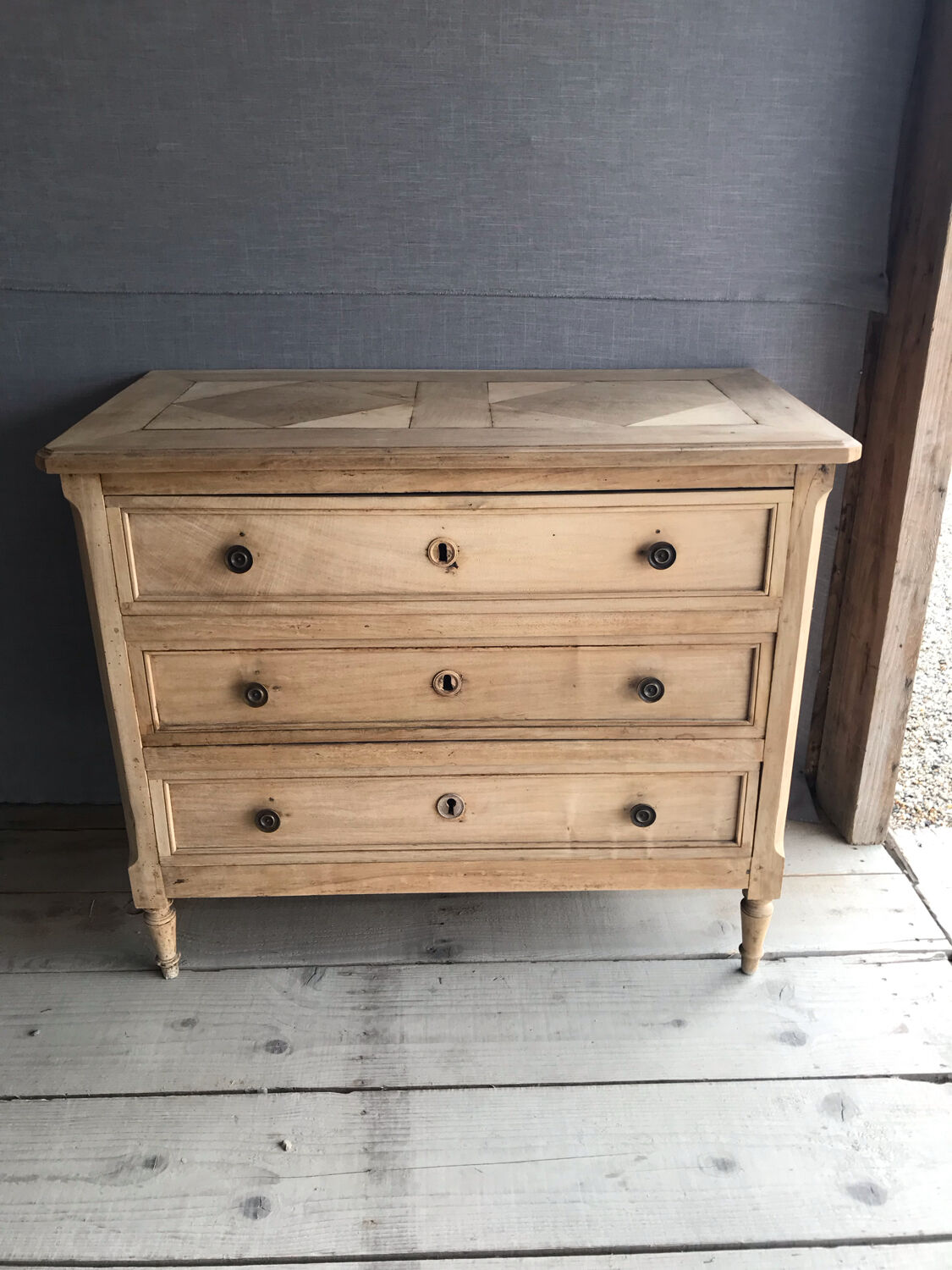 Chest of drawers