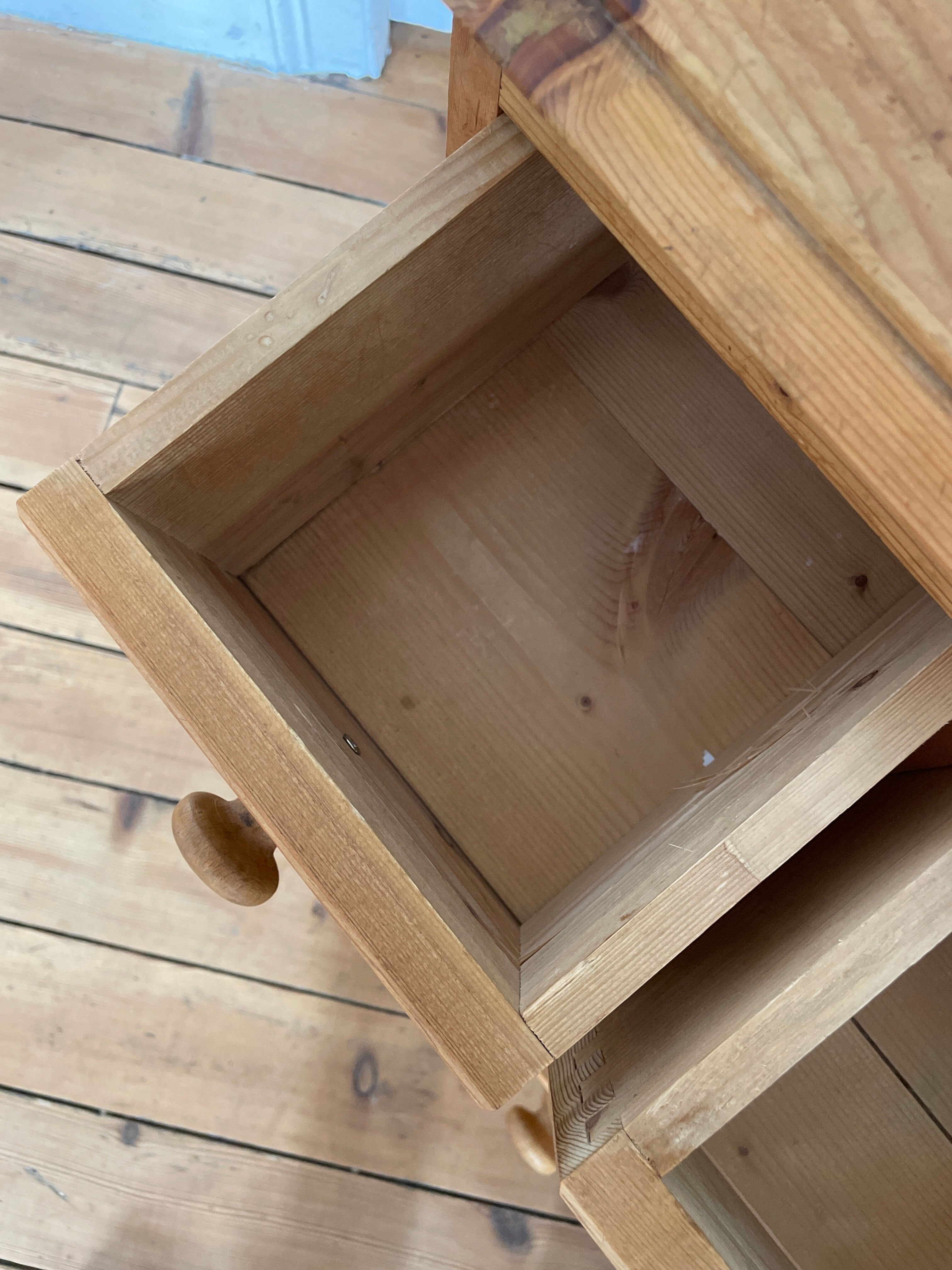 Mini commode vintage pour chambre d’enfant