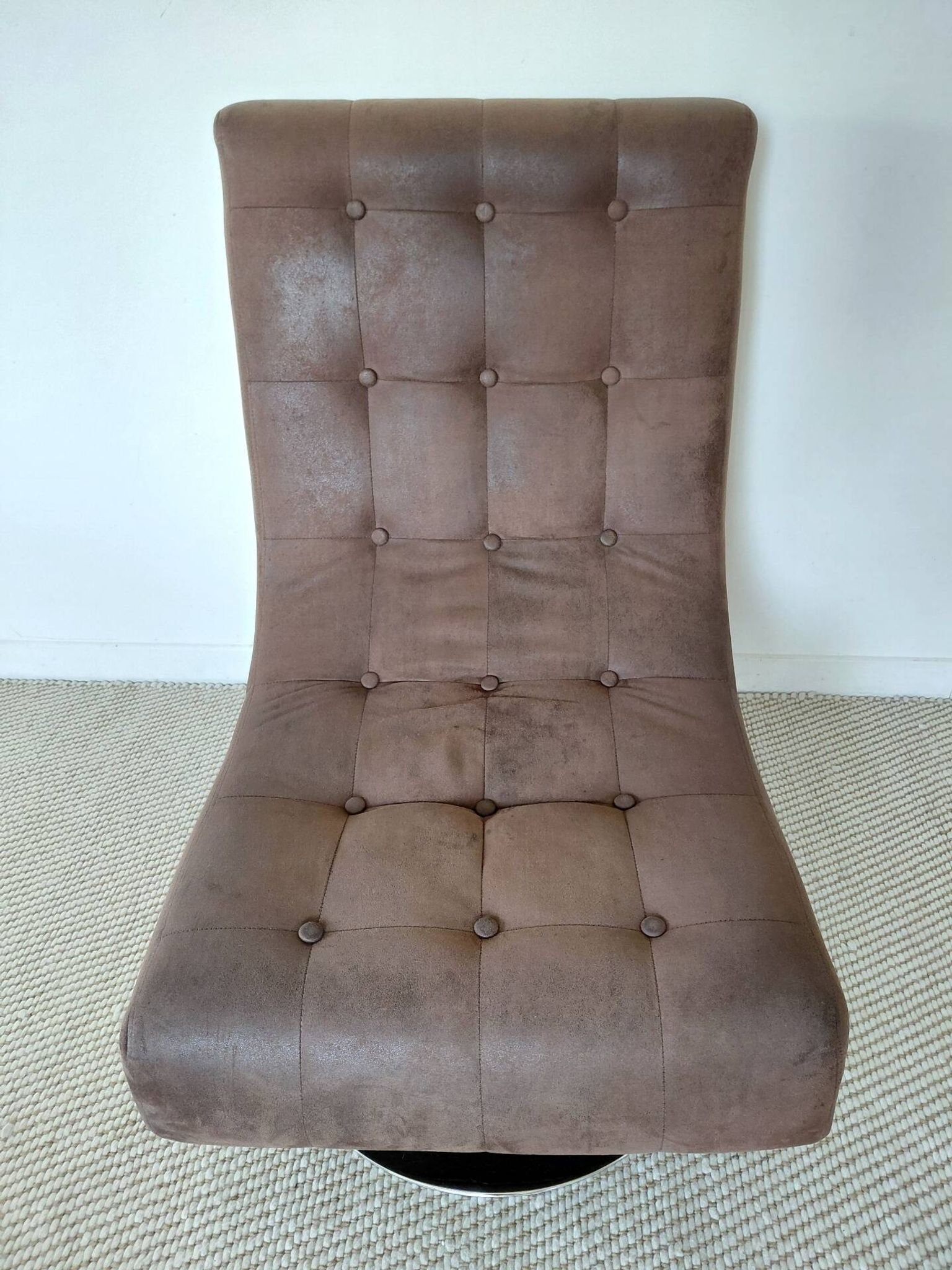 Fauteuil vintage pivotant en suède marron-esprit design années 60/70s