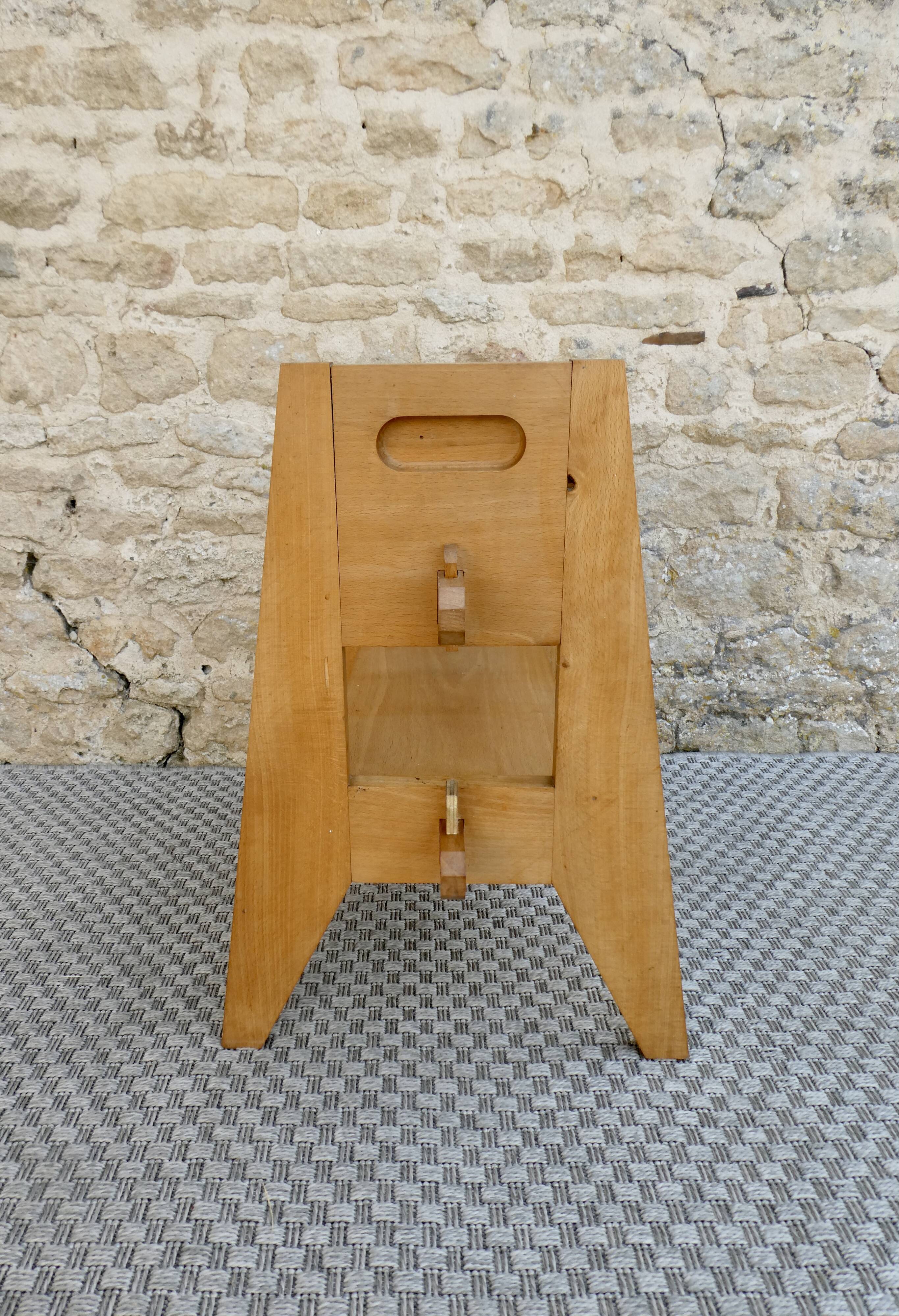 Light wood side table magazine rack