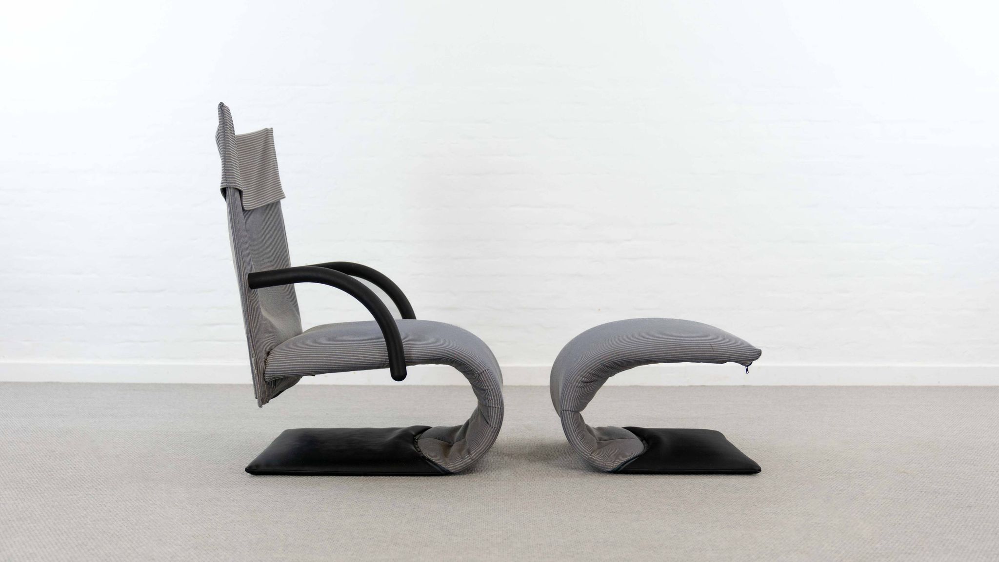 Fauteuil zen avec repose-pieds par claude brisson pour ligne roset