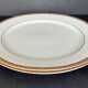 2 assiettes de présentation en porcelaine