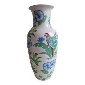 Vase with parrot motifs