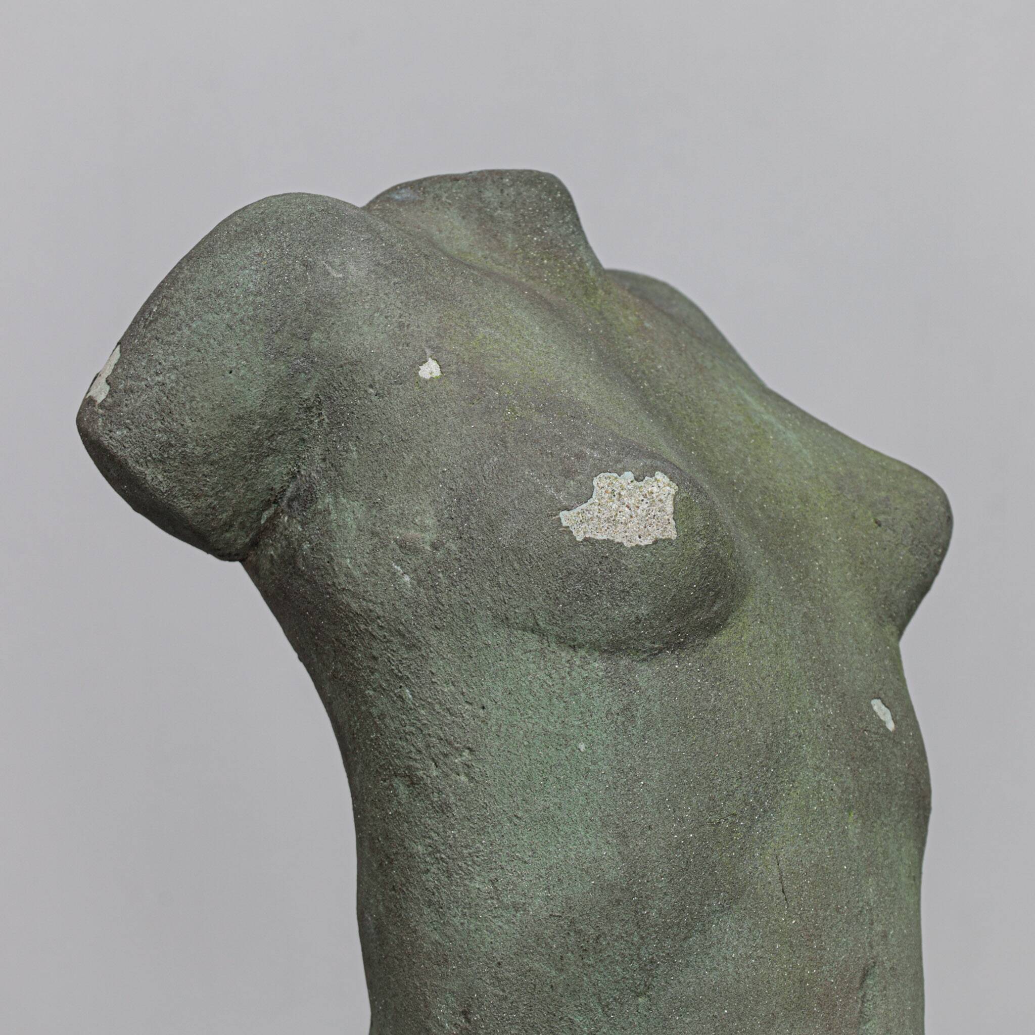 Sculpture en béton de torse féminin par Francine Govers, Pays-Bas, années 1990.