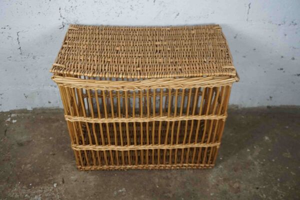 Malle en osier ancienne