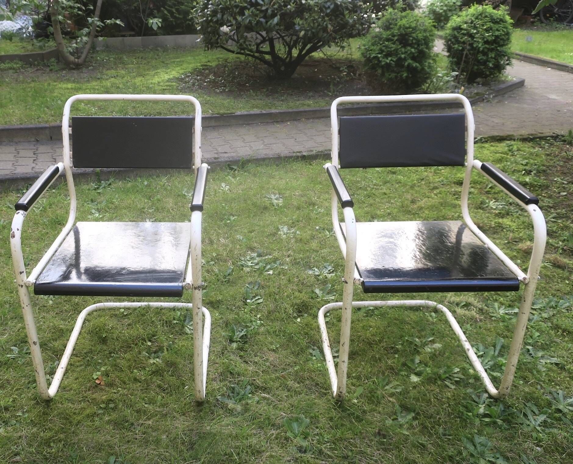 Pair of mid century cantilever iron and wood painted garden chairs, 1950s