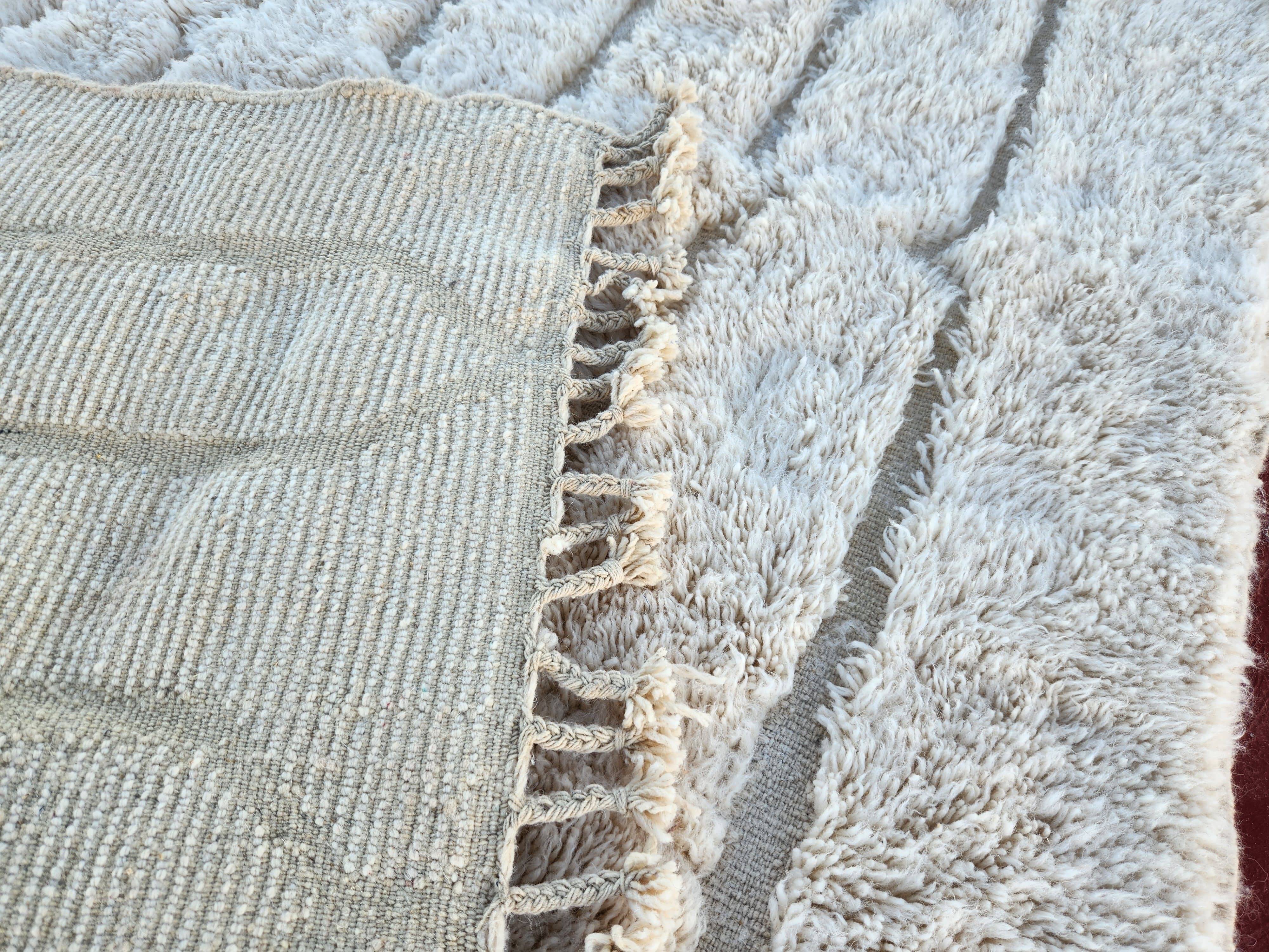 Beni Ouarain rug 240x160 cm – Natural Undyed Wool – Sculpted Relief Pattern