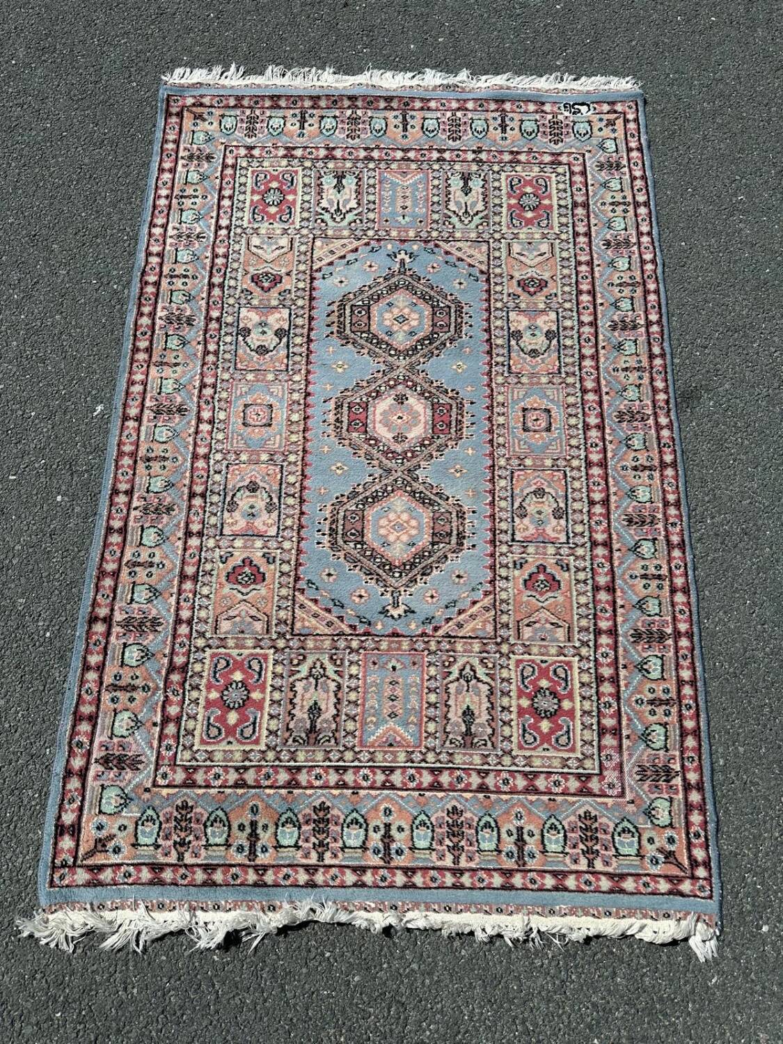 Tapis pakistanais fait main