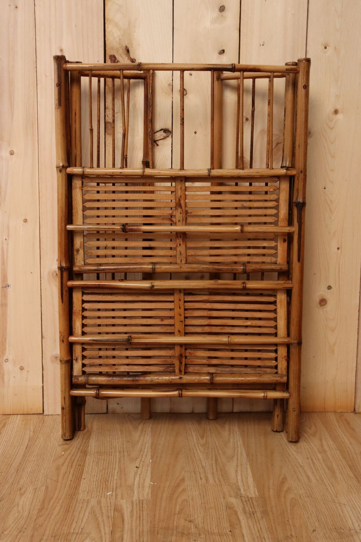 Foldable bamboo shelf