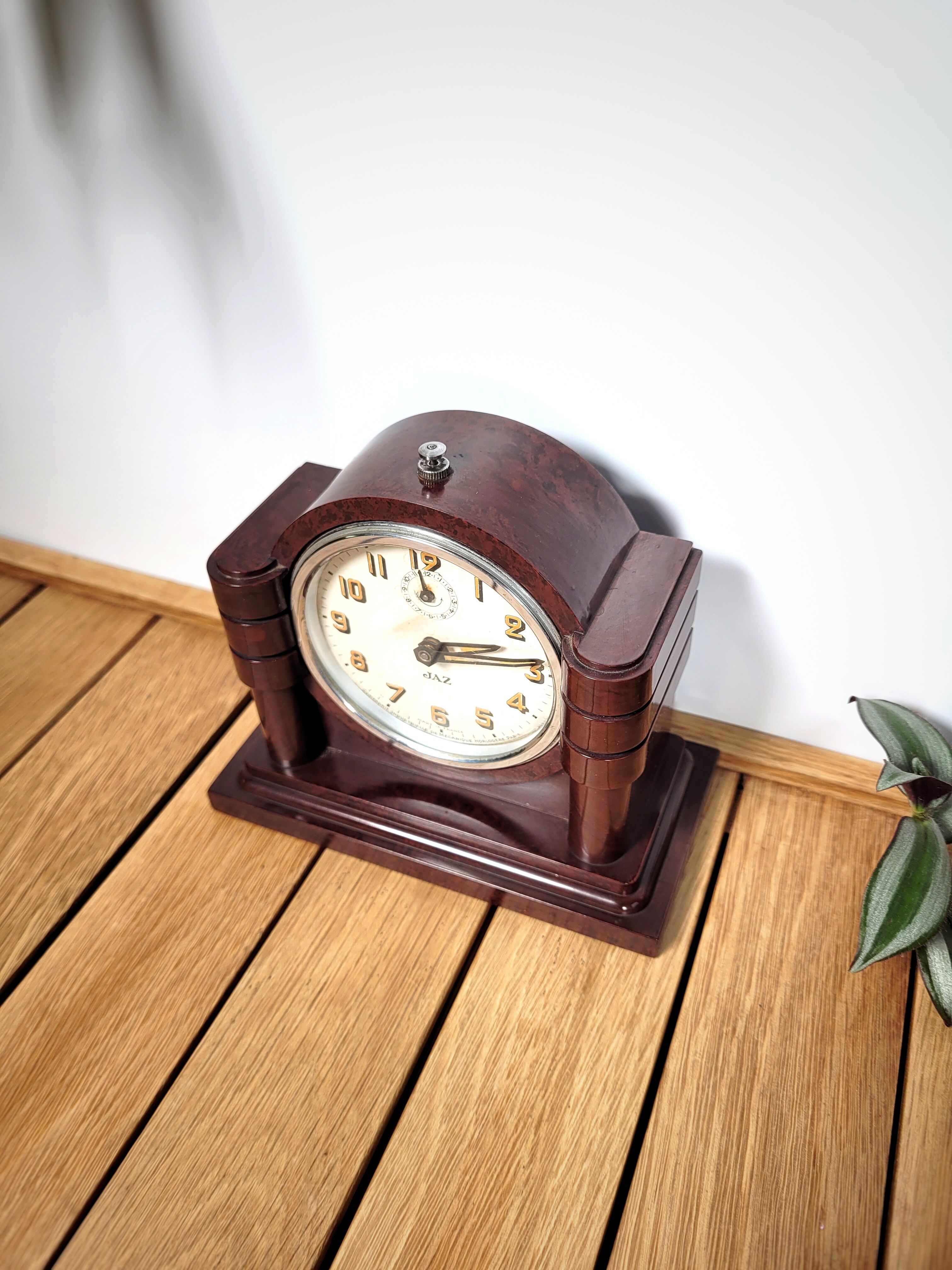 Clock awakening jazz bakelite