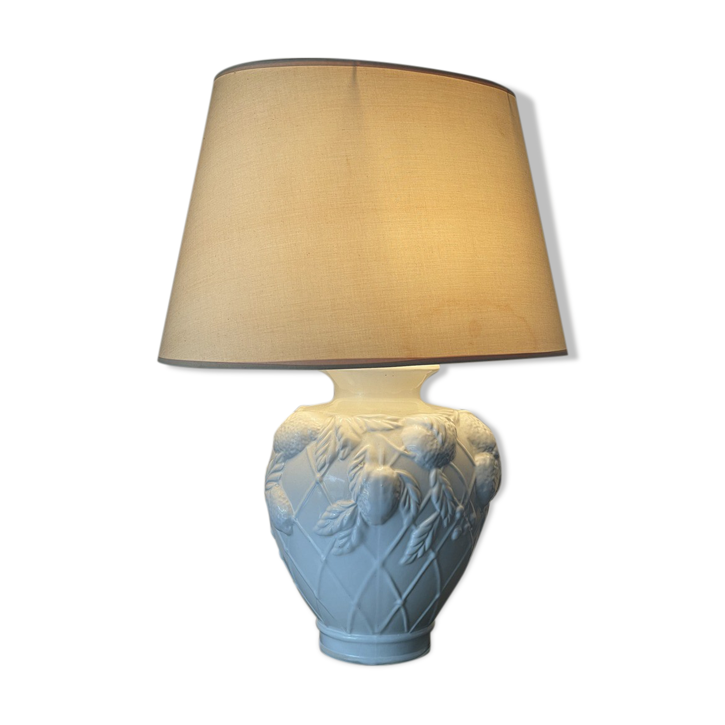 Porcelain lamp decorated with fruit