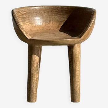 Quadripod chair with round seat and small back in natural monoxyl mango wood