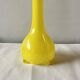 Vase vintage en verre soufflé jaune