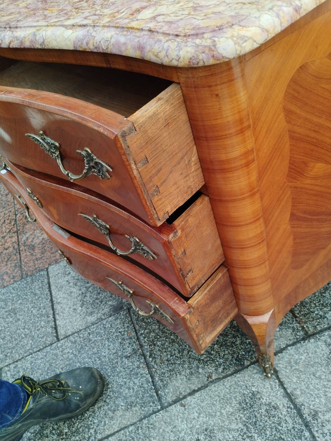 Commode ancienne en bois et marbre style Louis XV