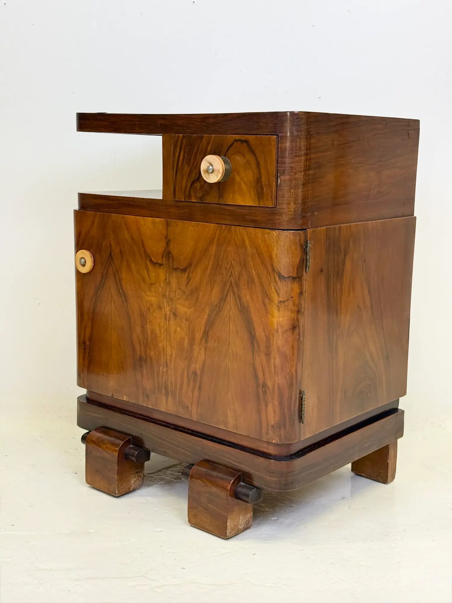 Pair of Art Deco bedside tables in walnut — Italy, 1930-1940