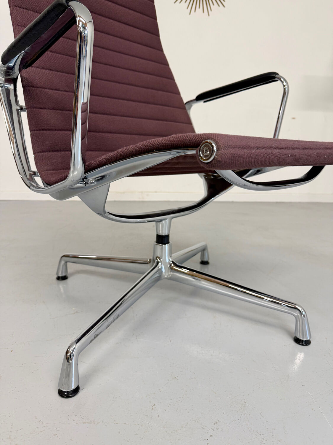 EA 122 swivel chair designed by Charles and Ray Eames for Vitra, 1980s.