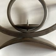 Paire de bougeoirs modernistes en fer battu 1970