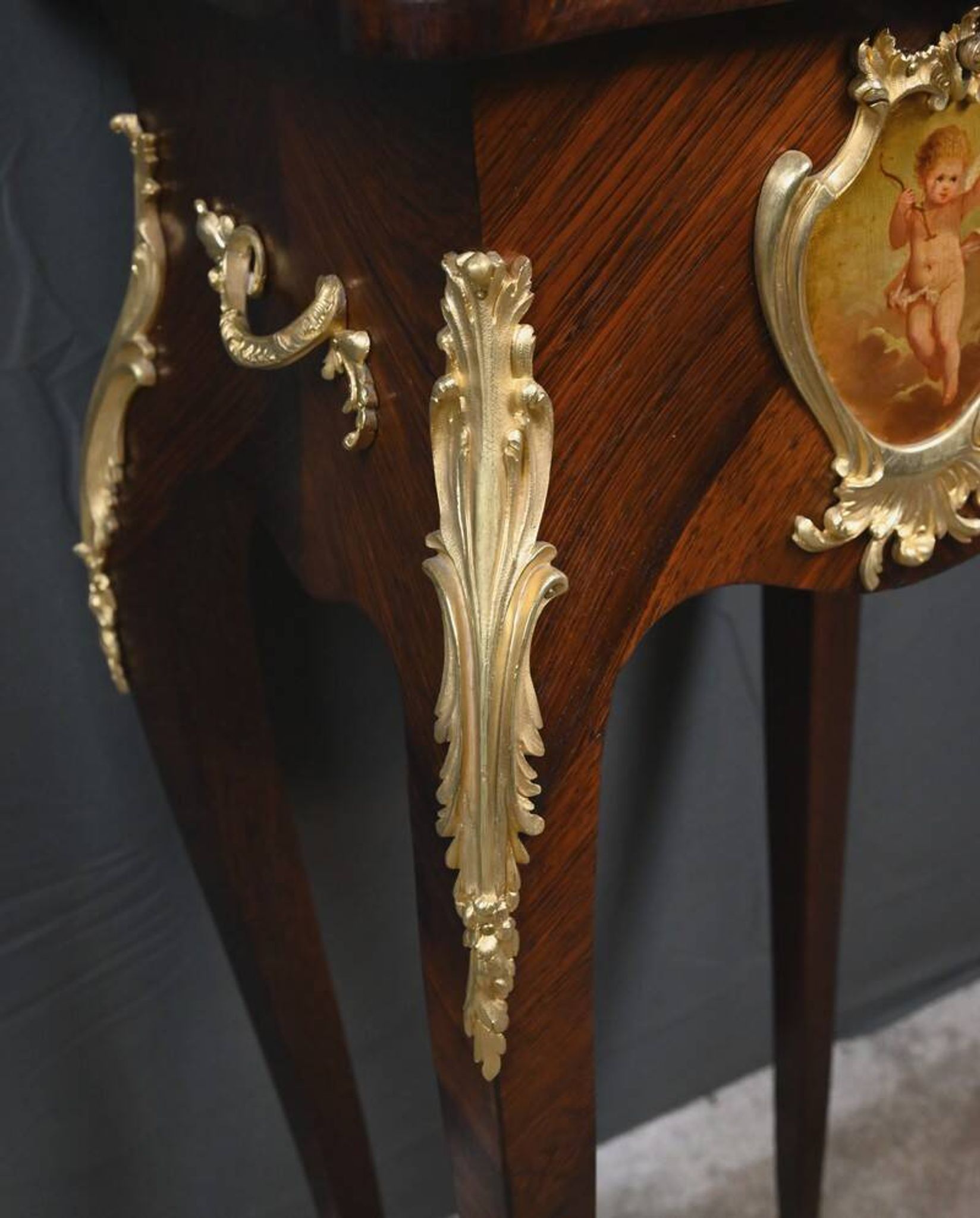 Table de salon, travailleuse en marqueterie, style Louis XV – fin XIXe