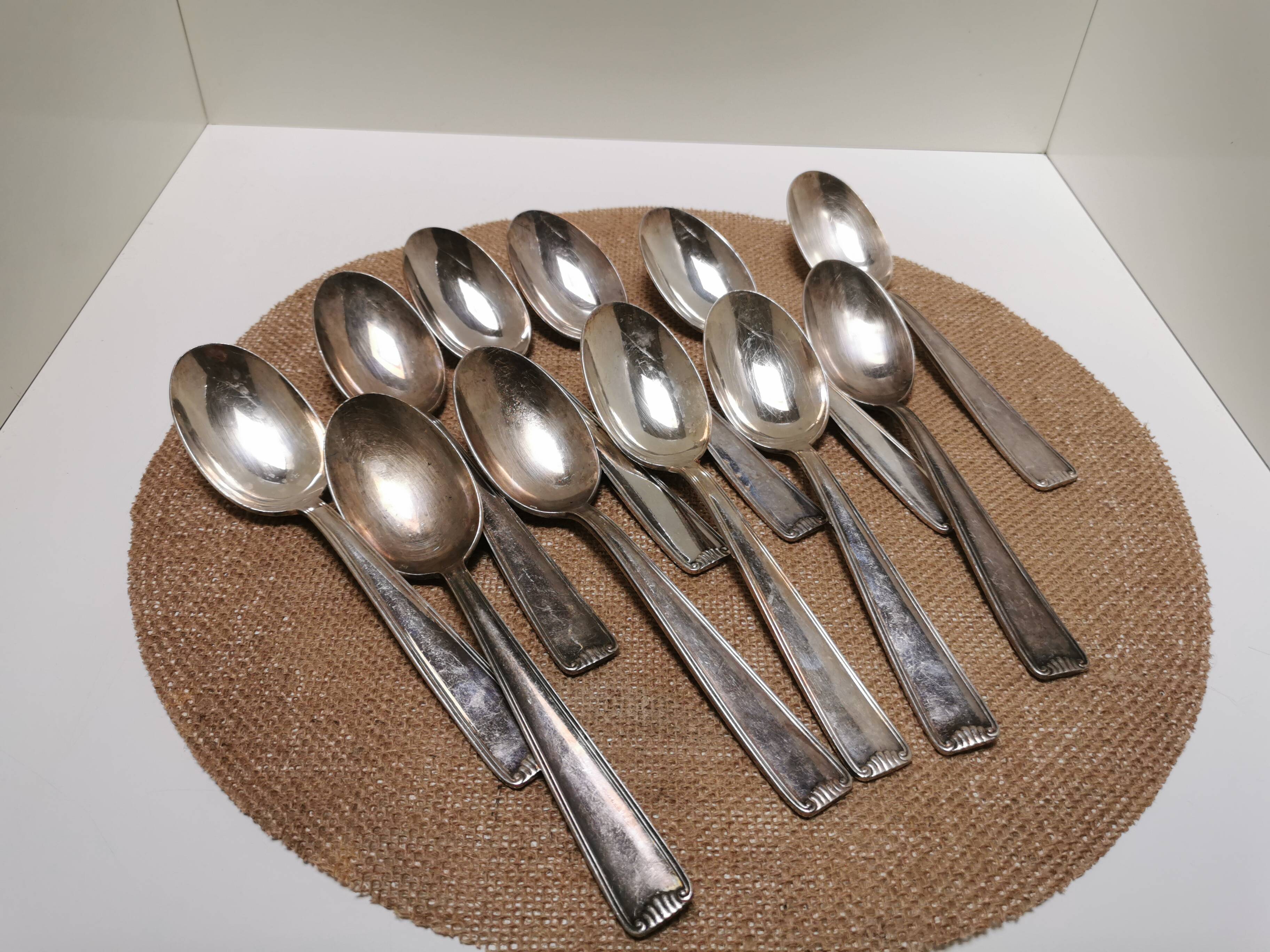 Ensemble de couverts en métal argenté