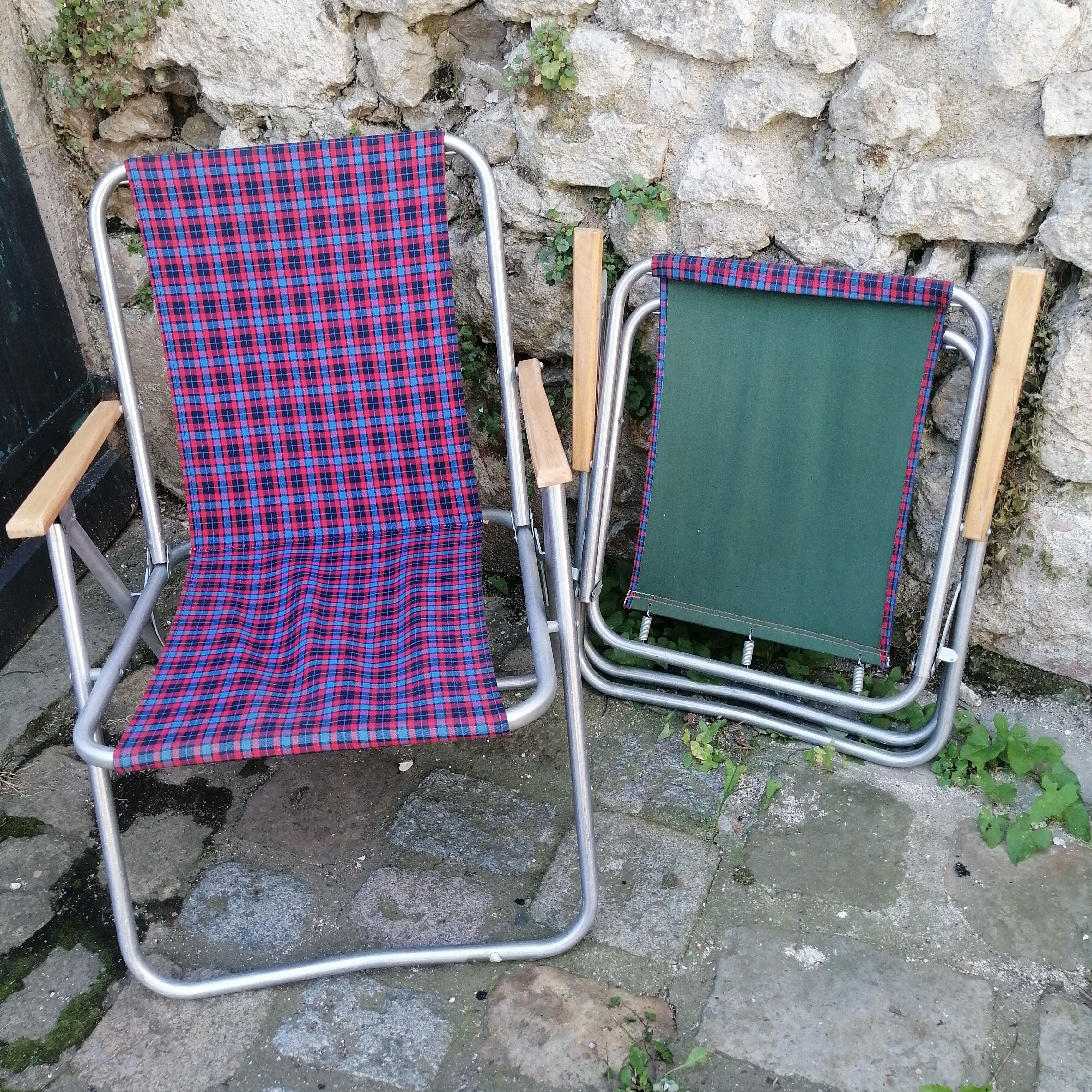 Duo of folding chairs 70s