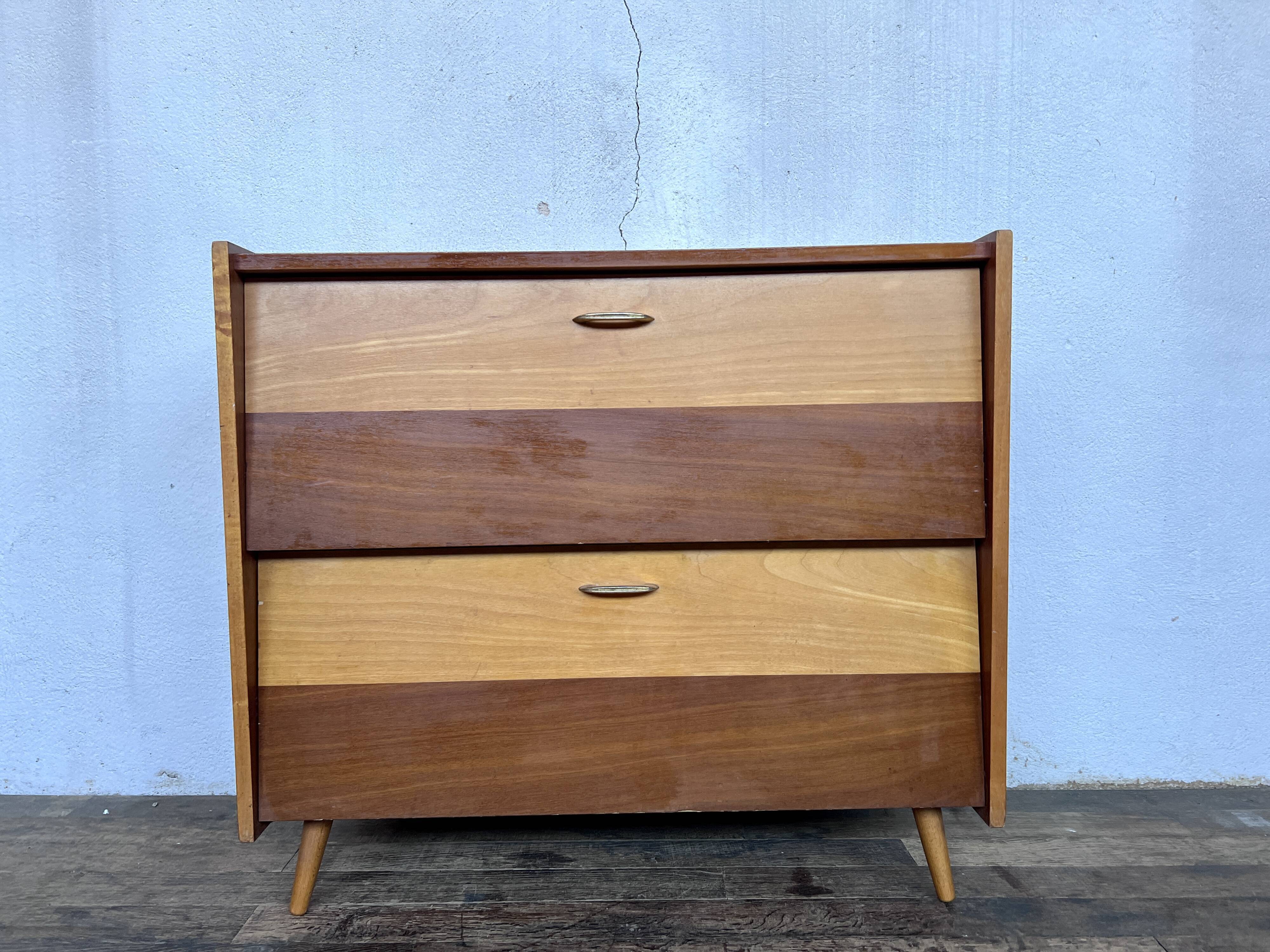 Two-color shoe furniture from the 50s with compass feet