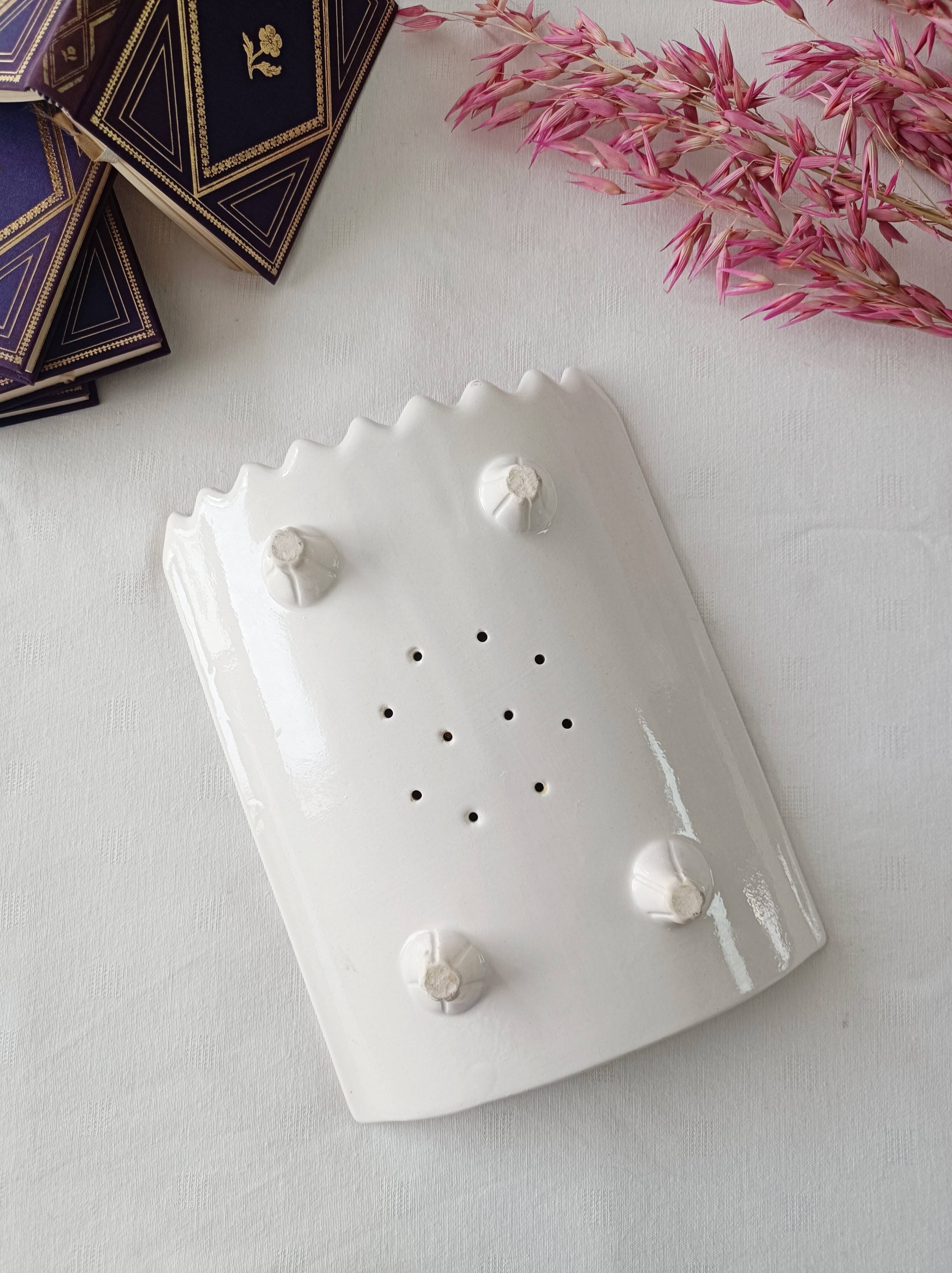 Plat à asperges en barbotine