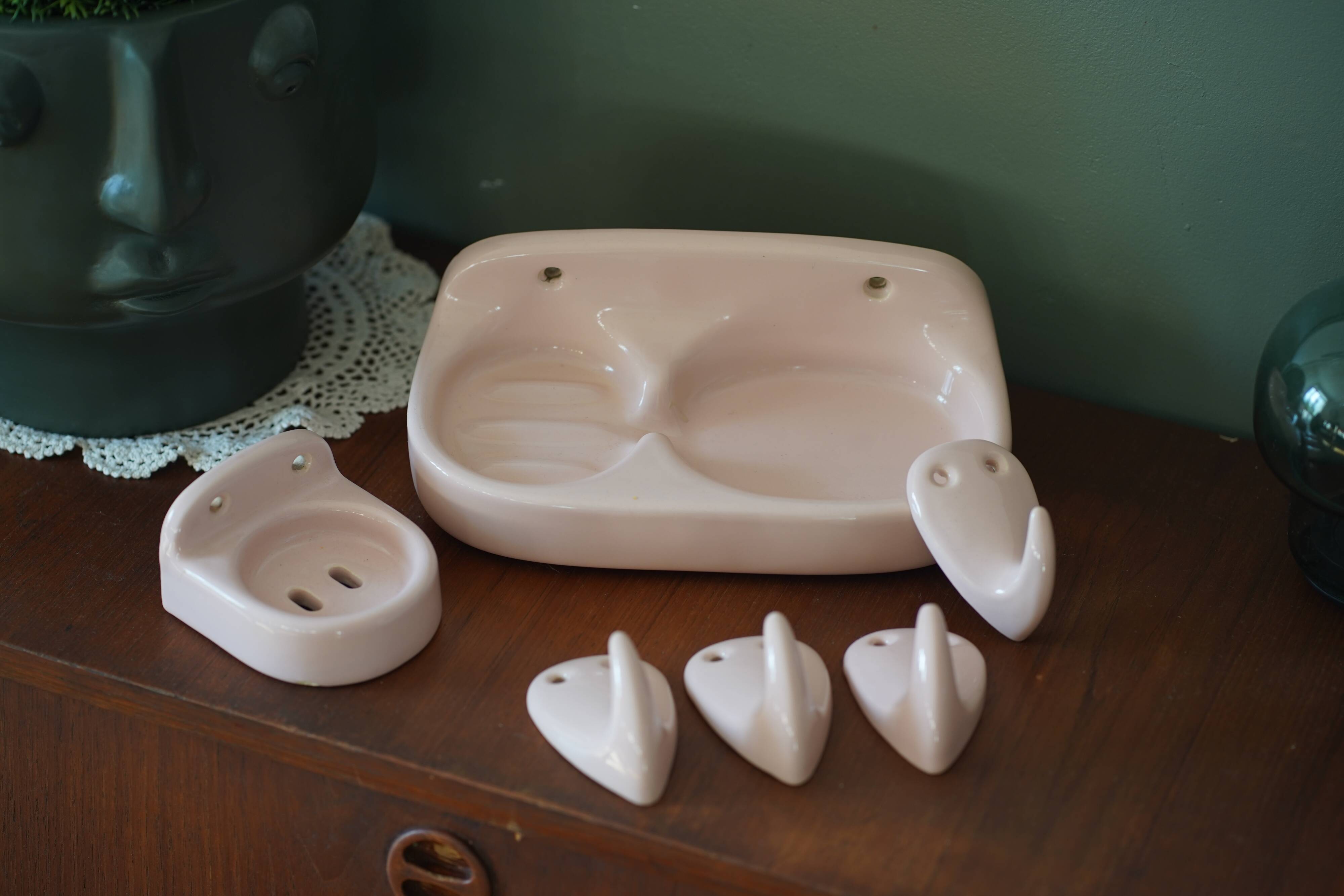 Pateres, soap holder and toothbrush holder