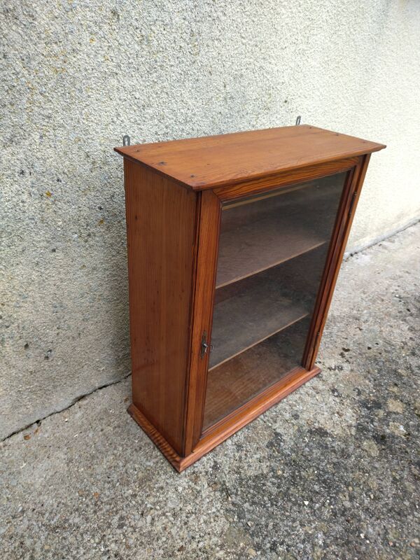 Vitrine en pin ou pitchpin