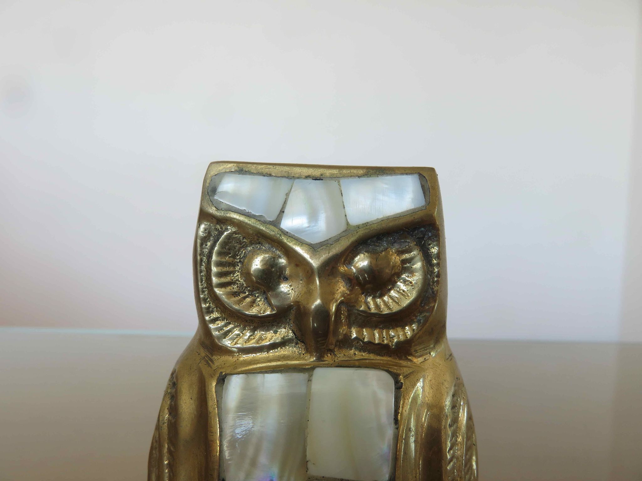 Owl, owl in golden brass and mother-of-pearl 70s