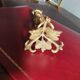 19th-century gilded bronze candlestick with leaf motifs, height 23.5 cm.