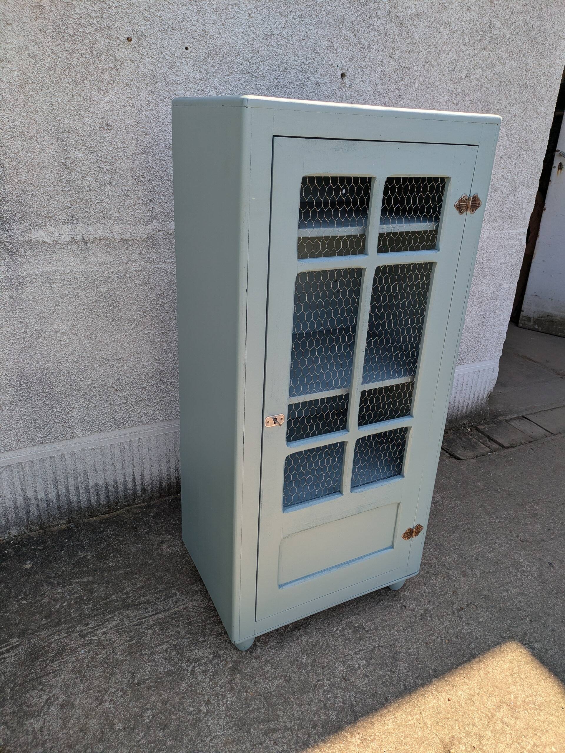 Small Parisian wardrobe