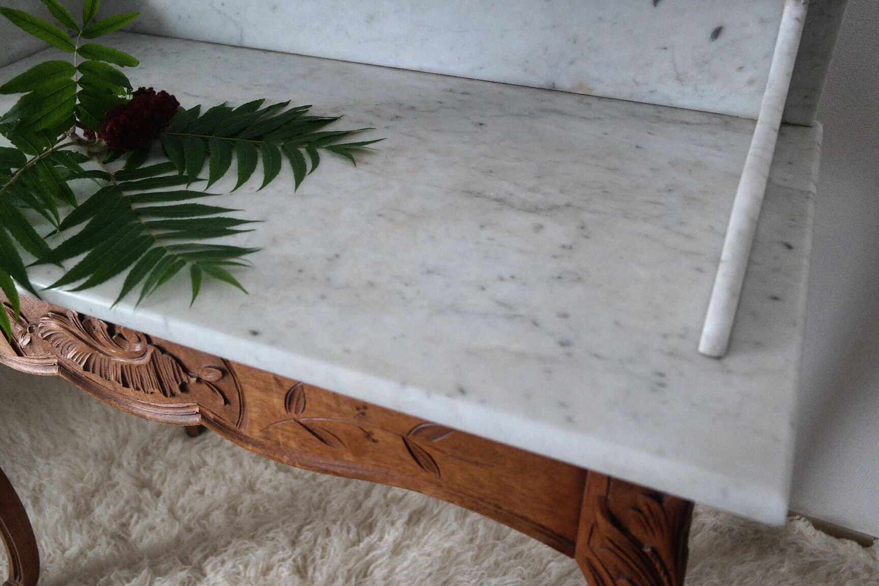 Louis XV-style toilet table in walnut and marble