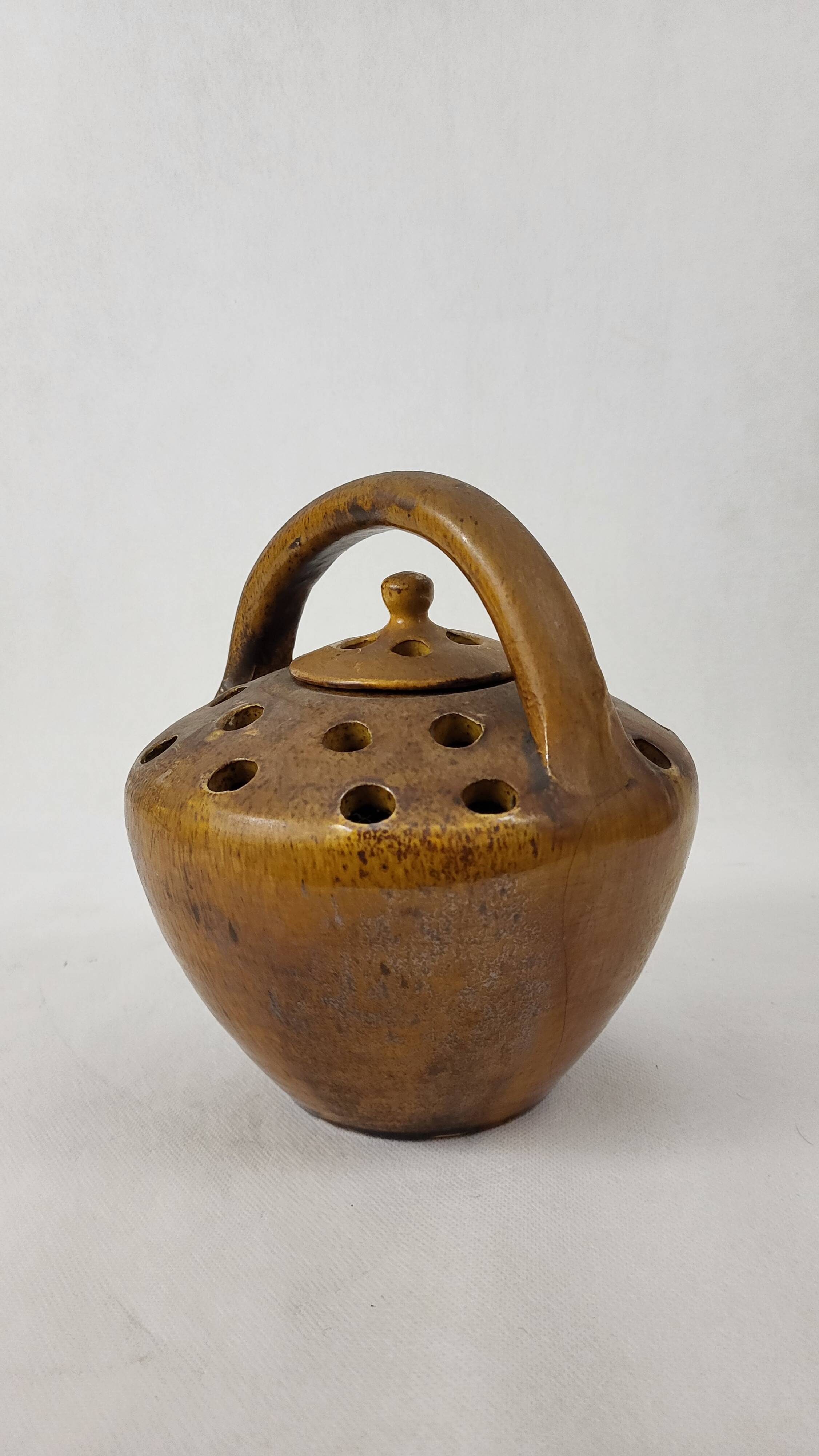 Pique Fleurs Vase / old Vallauris heater