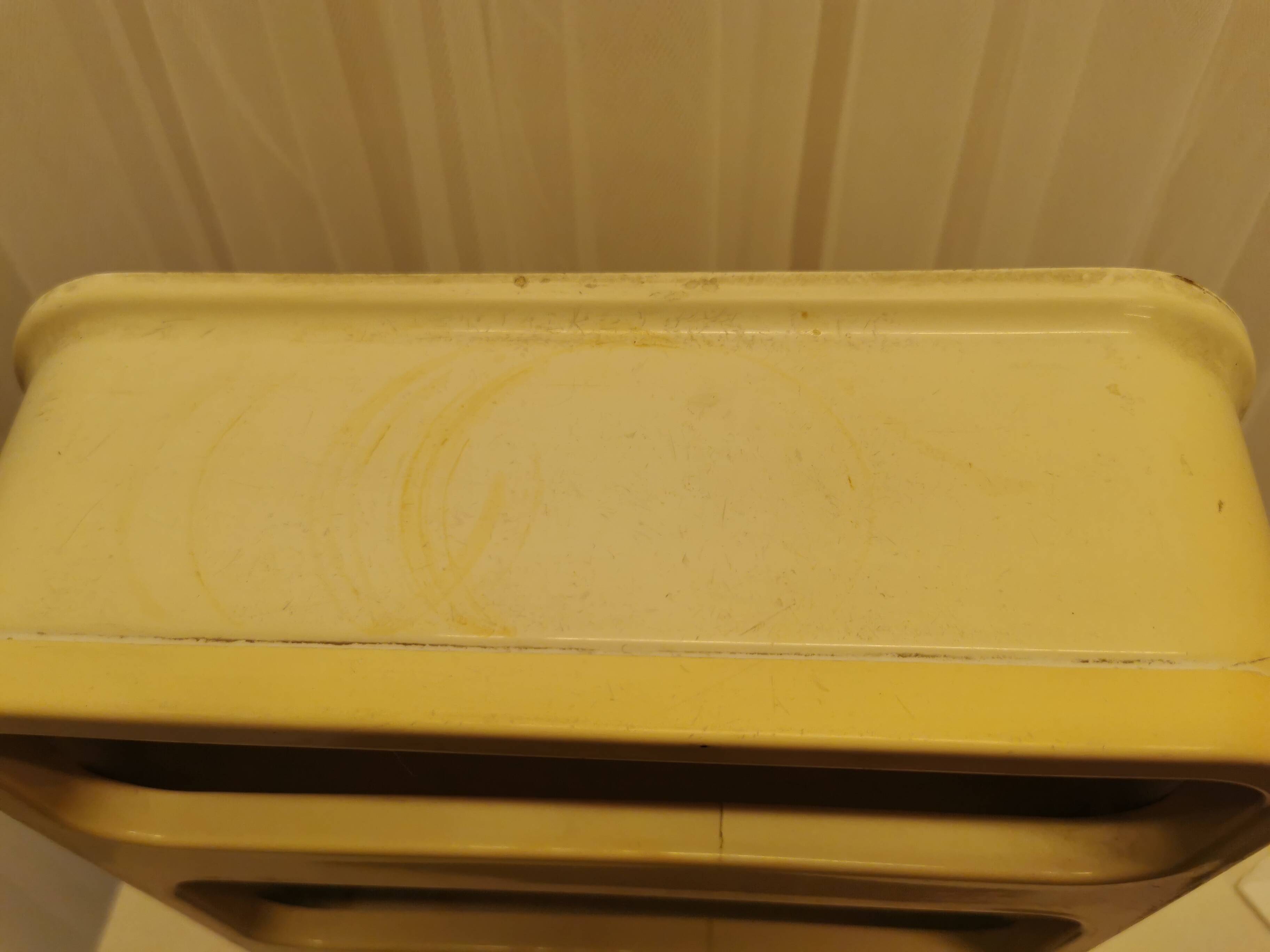 Wall-mounted plastic wall shelf