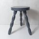 ancien tabouret tripode en chêne massif