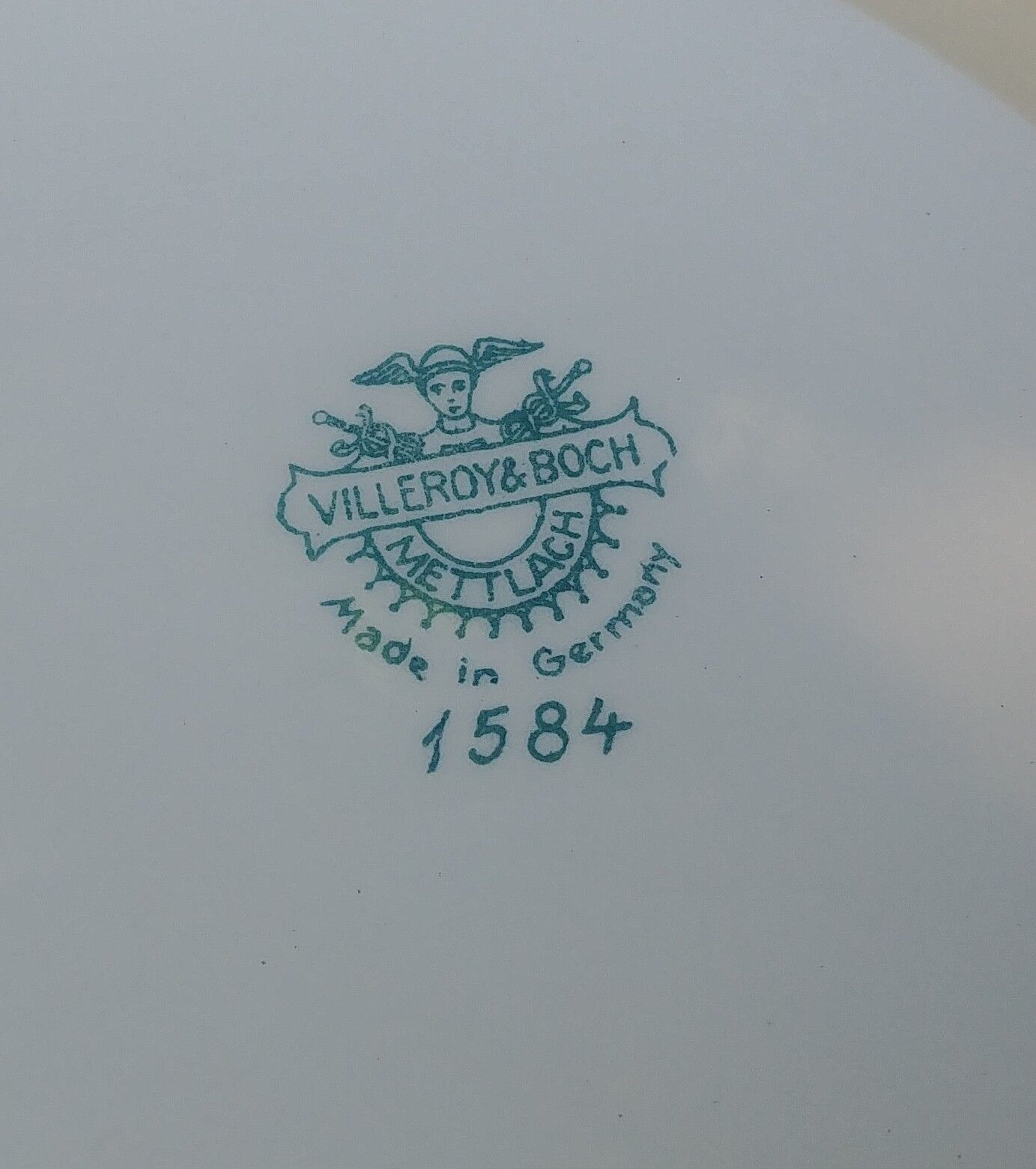 Porcelain salad bowl/serving dish from Villeroy & Boch mettlach model 1584