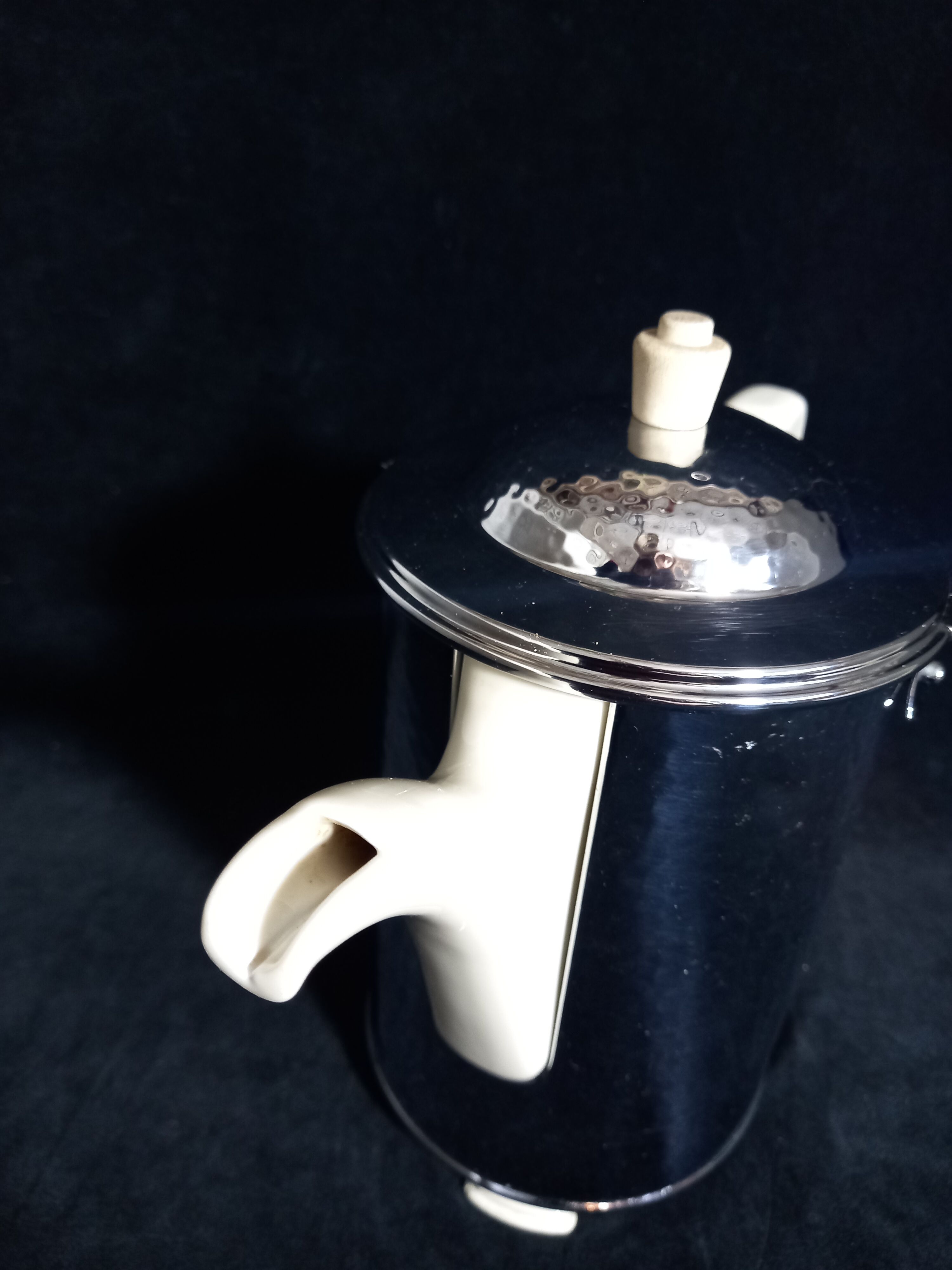 Large art deco insulating coffee maker in hammered metal and porcelain (by bauscher & sus)