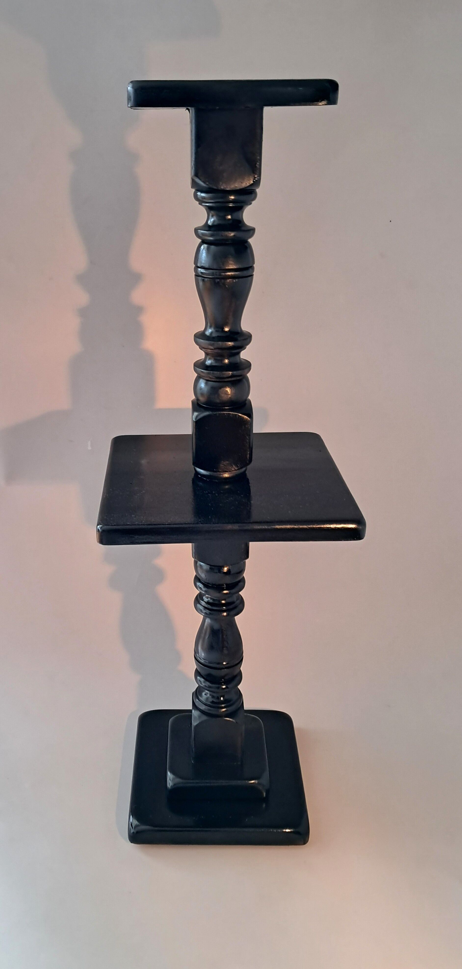 Column in blackened oak with two shelves.