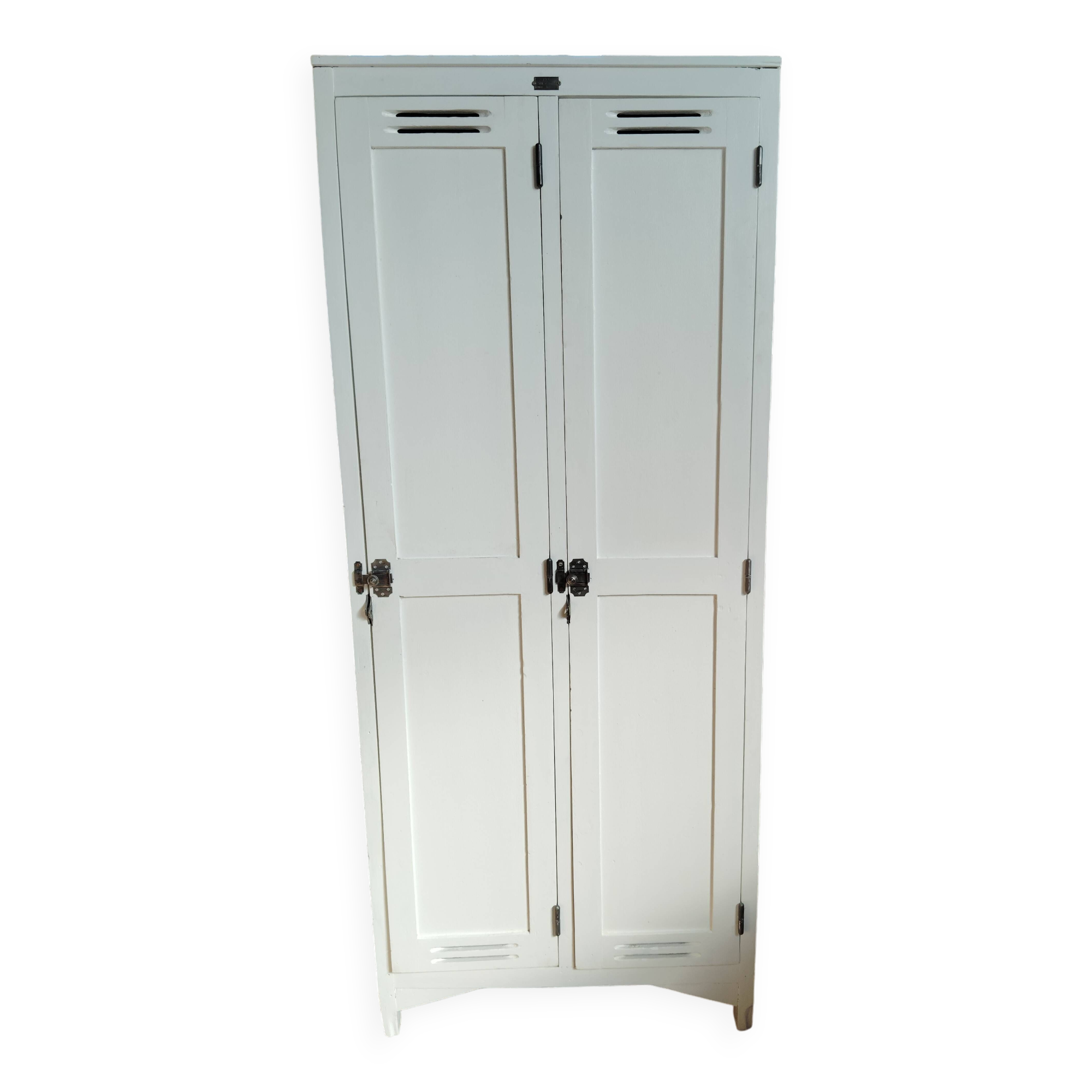 Old Parisian wooden locker room/wardrobe