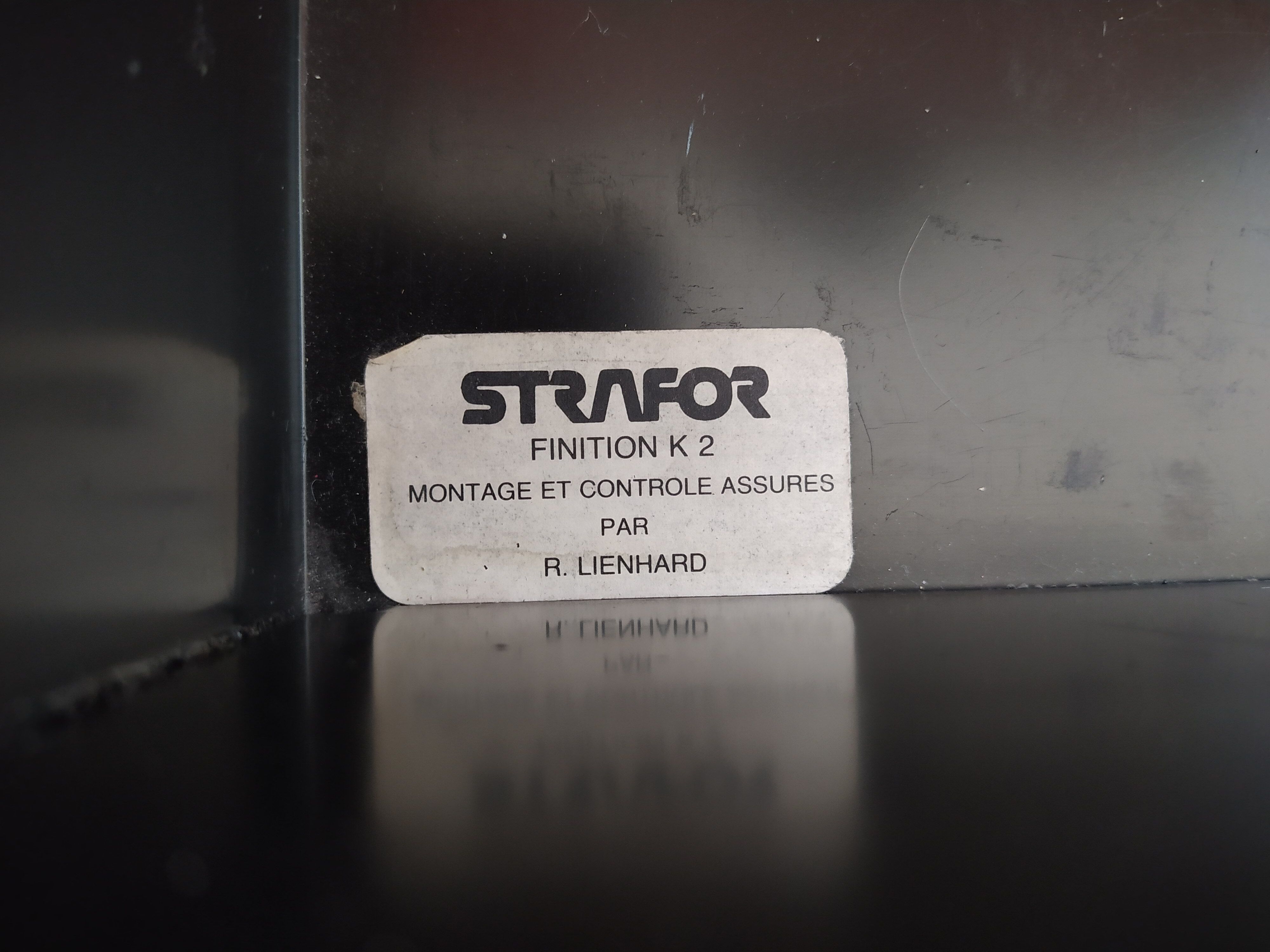Strafor desk