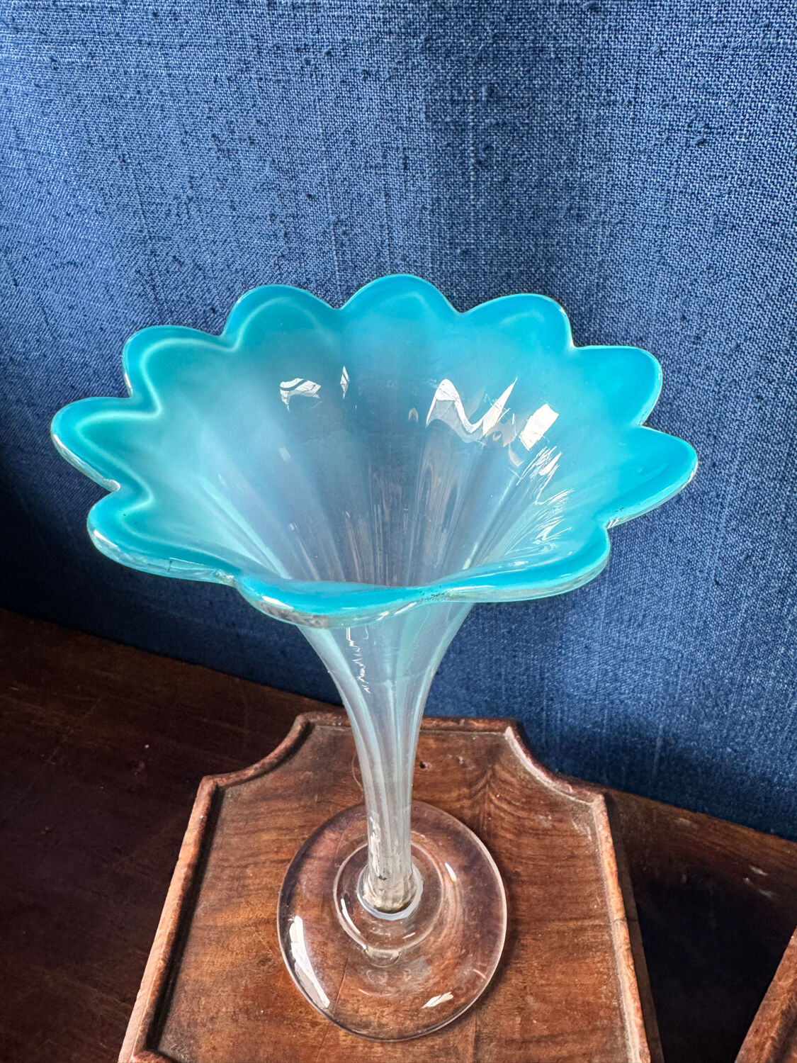 Pair of "tulip" soliflore vases in blue opaline glass – N period