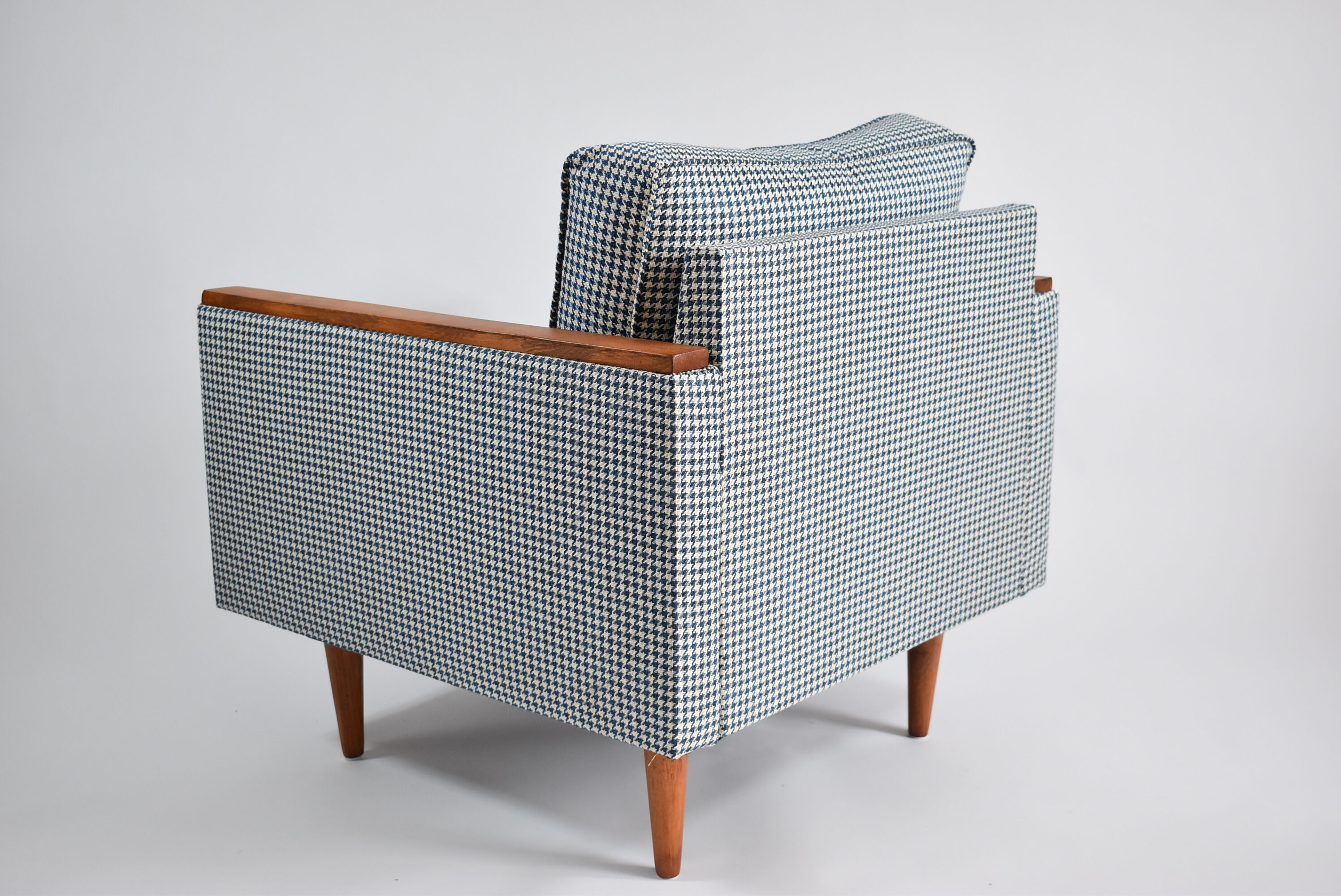 Armchair model Cube, renovated, original polish design, 1970, pied de poule