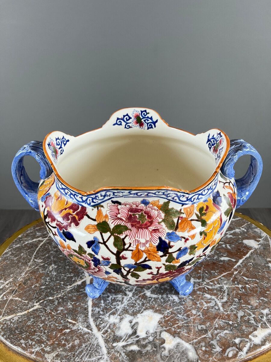 Large earthenware cache-pot from Gien with peony decoration, 20th century.