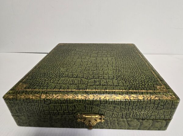 Coffret ancien de salerons en cristal avec cuillères – début XXe siècle