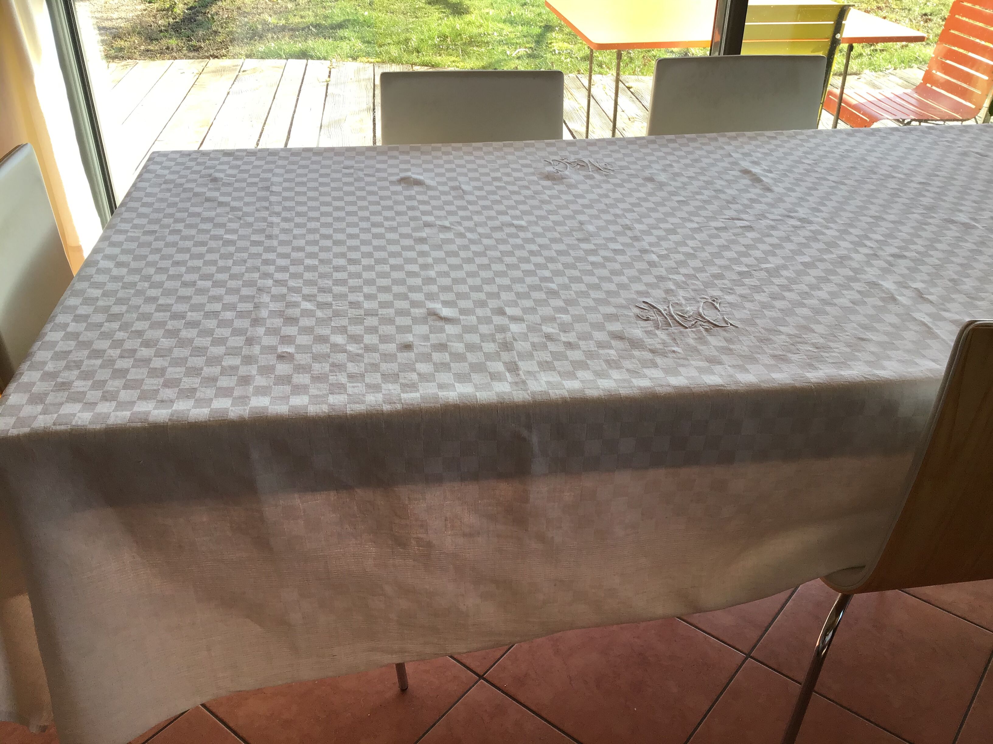 Tablecloth MC rectangular 205x178 damask with grey squares