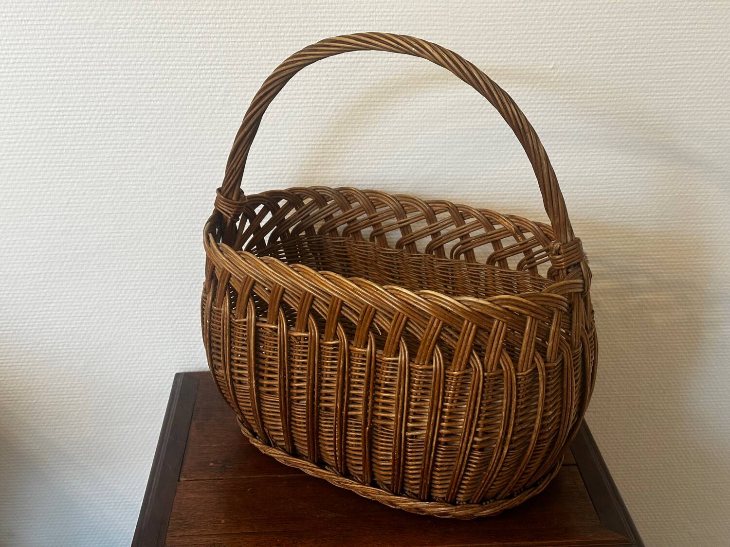 Vintage 1950s wicker basket