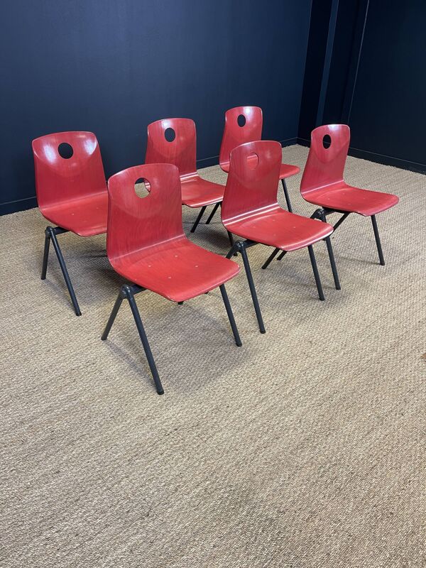 Ensemble de 6 chaises S30 Galvanitas rouge framboise et gris années 70