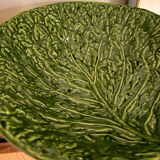 Grand plat / saladier en faïence barbotine émaillée – forme feuille