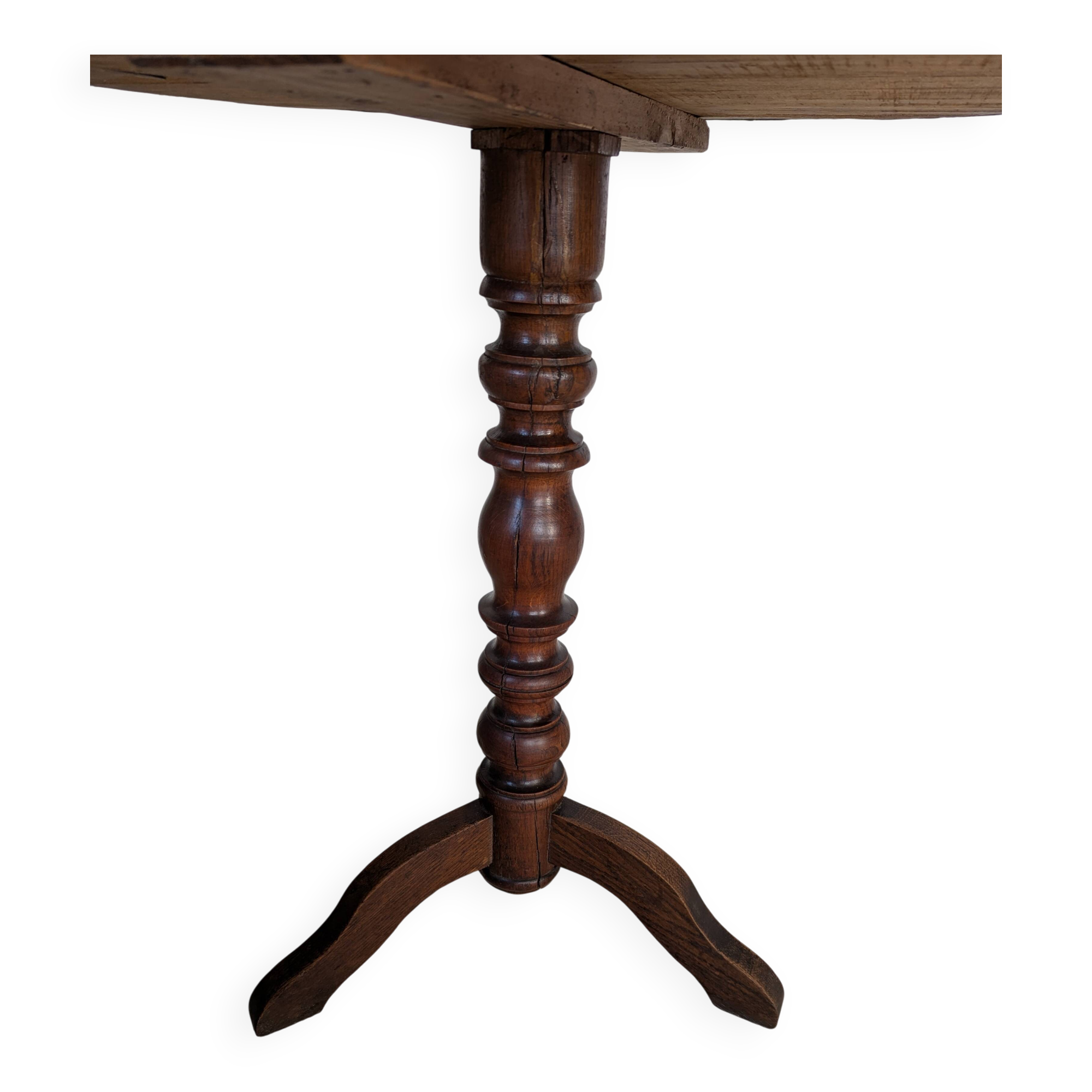 Table d'appoint ronde, pied en chêne tourné